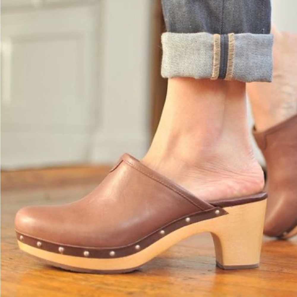 Women's Abbie UGG Clogs size 8